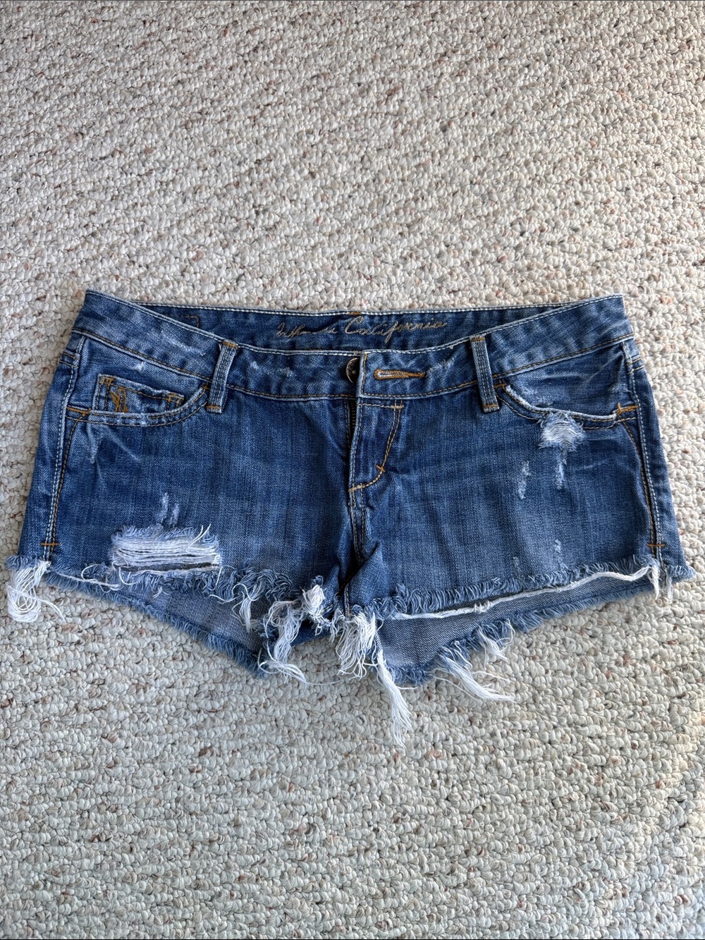 Vintage California whoau Distressed low rise Denim jean Shorts 28 raw hem women
